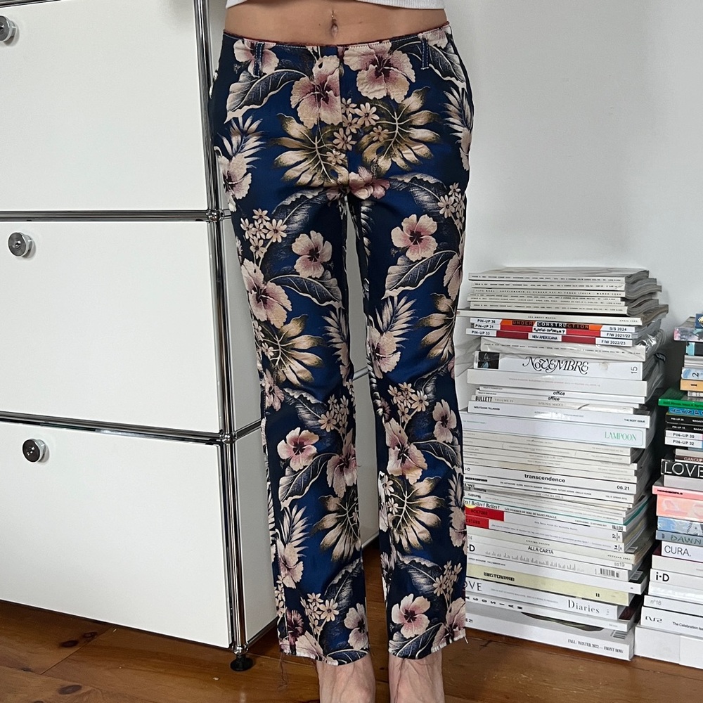 Vintage Alberta Ferretti Raw Silk Flower Print Capri Pants